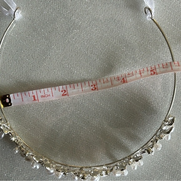 Intricate Silver and White Floral Hair Accessory - Picture 6 of 6